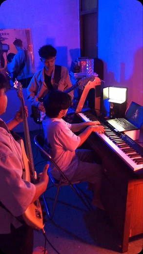 Marvel Miracle Adonai Sigarlaki on Instagram: "SIMON PETRUS , Lancelot🤨🤨 . . Jarang banget bawain “Strange Arrangement” Gini wkwkwkw. Asik banget lah pokoknya🤣 🎵12 Murid Yesus 🎹Casio Privia PX-S3100 @casiomusicindonesia @pojokcasio Audio Interface Mackie Onyx 2.2 Producer @mackie_recording_id #sekolahminggu #simonpetrus #musik #strangearrangement"