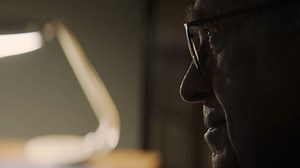 This 3 Body Problem scene was subtly terrifying. Mike Evans (Jonathan Pryce) tells the San Ti that humans lie which scares them off. 📺 3 Body Problem | Netflix