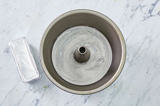 How To Grease And Flour Cake Pans In 3 Simple Steps