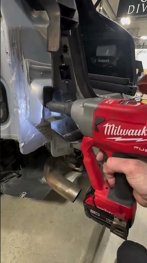 M18 FUEL™ 1/4" Blind Rivet Tool w/ ONE-KEY™ | 2660 Video Credit: @luxury.car.repair
