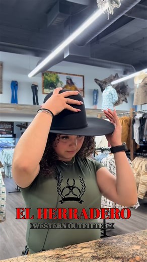 Come visit us and get your next hat shaped with one of our friendly& knowledgable hat-shapers! At El Herradero Western Oufitters we carry many cowboy hats and boots in different brands and different styles. Shop for your next hat with us and we will shape it for free. Compra tu siguiente texana en El Herradero Western Outfitters y que te la horme uno de nuestros hormadores profesionales. En El Herradero tenemos muchísimas texanas y sombreros y botas de diferentes marcas y estilos. Venga y compre