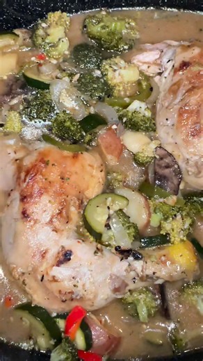 Who doesn’t love a quick yet filling meal? Here’s one try!! #Cookinnlivinwithbri #KitchenQueenzTN #BrisKitchenChronicles #fyp #onepotmeal #quickmeal #reels | Kitchen Queenz