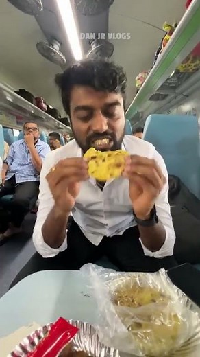 இது Train 🚆 ah illa Roatu கடை ya ⁉️🤯🤣 #danjrvlogs #shorts #train #travel #trending #fun