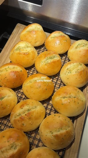Easy Mini Garlic Bread Recipe for Parties