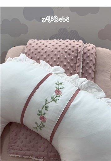 ✨Montar o enxoval completo é mais do que comprar itens é preparar cada detalhe para receber o seu bebê com carinho, segurança e praticidade.🤍✨ Quando tudo já está organizado, você vive esse momento com muito mais tranquilidade, sabendo que não vai faltar nada nos primeiros dias (e noites!). Do quartinho aos itens de passeio, cada escolha faz diferença na rotina da família. Na Alô Bebê você encontra TUDO o que precisa para montar o enxoval completo em um só lugar: roupinhas, móveis, carrinhos, a