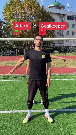 Attack vs Goalkeeper #football #soccer #attack #goalkeeper