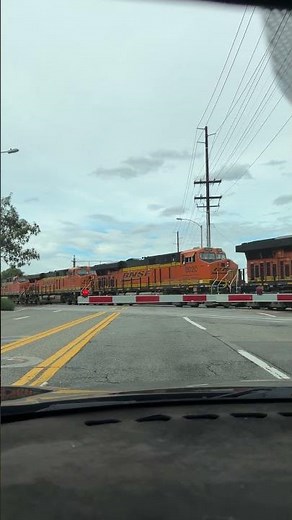 Z meet,turn it up #BNSF #bnsftrains #bnsfrailway#bnsf_railfanner #railroad #railway #locomotive