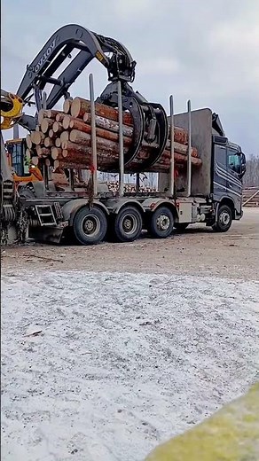 Incredible Speed! Watch This Grapple Truck Load A Trailer In Minutes 🤯
