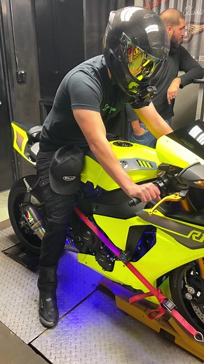 Yamaha R1 Dyno Screaming Sounds Compilation