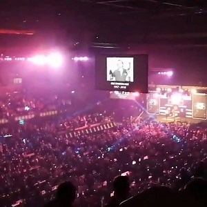 Incredible scenes at the Echo Arena Liverpool last night as the audience paid tribute to darts legend Eric Bristow. | Liverpool Echo News