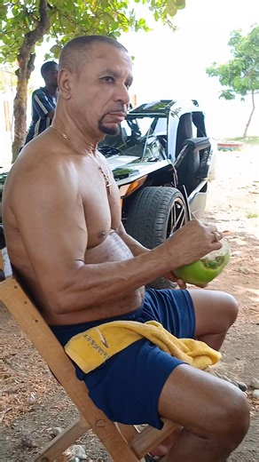 Konsa ekip lan tap enjoy lè an sou plaj Roche-a-Bateau an, Dj Love | Genesis Technology | Farinen Disco | anpil love kap tonbe | Roche-a-Bateau TV