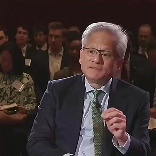 https://t.co/Uu5vRAwUAr世界最大の企業、NVIDIA社、えぬヴィデイあの創業者ジェンスン・フアン氏（Jensen Huang）が、米vs中共、の競争について。米は敗者だ、と。..50年間、アメリカは未来に対する揺るぎない独占を握ってきました。私たちはトランジスタを開発しました。私たちはインターネットを立ち上げました。私たちは現代世界のソースコードを書きました。 そして、地球上のすべてのAIシステムの物理的な基盤を構築する男が、スコアを声に出して読み上げました。 フアン：「世界のAI研究者の50%が中国人です。」 次に来るものを構築する頭脳の半分は、私たちのものではありません。 フアン：「昨年発行されたAI特許の70%は中国によるものです。」 次の時代のための青写真の10件中7件が、マンダリン語で書かれています。 フアン：「世界のトップ科学技術学校トップ10のうち9校が、今や中国にあります。」 才能のパイプラインは減速しませんでした。方向が逆転しました。 フアン：「私たちはかつてそれらのほとんどをリードしていましたが、今や彼らがそれらのほとんどをリードしています。こ