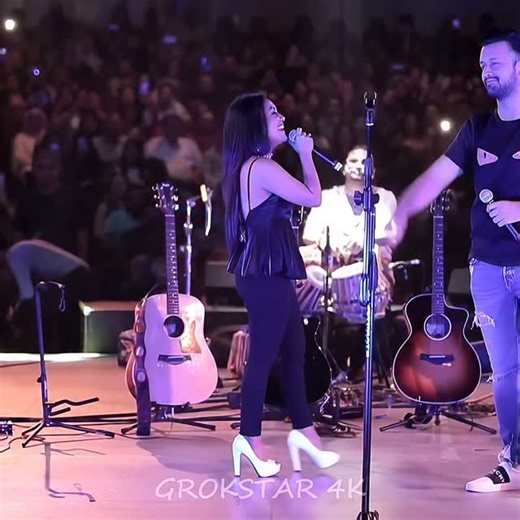 Dil Diyan Gallan - Atif Aslam x Neha Kakkar | Live in Houston Experience the magic of romance as the legendary Atif Aslam and the sensational Neha Kakkar take the stage together in Houston to perform the soul-stirring hit, "Dil Diyan Gallan". 🌟 This live performance captures the electrifying energy of two of South Asia's biggest superstars sharing one stage. From Atif’s soulful vocals to Neha’s mesmerizing charm, this Houston concert was a night to remember for every music lover! What’s inside 