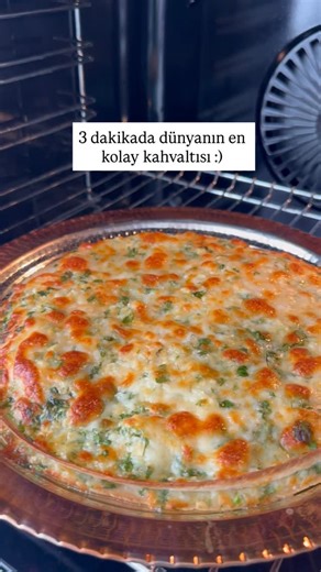 Zeliha Küçükturan on Instagram: "Hiç yorulmadan, hamurla uğraşmadan 3 dakikada hazır :) Sarımsaklı ekmek bizim evin en sevileni , genelde bayat ekmeklerle yapıyorum ama lavaş ile de şahane oldu. Kahvaltı diyorum ama yemeklerin yanına da çok yakışıyor . Siz videoyu kaydederken ben de tarifi hemen yazıyorum . #yum #breakfast #my"