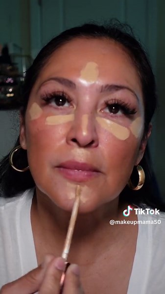 Latina Woman Over 50 Quick and Easy Eye Makeup Tutorial