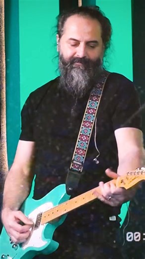 Premieră: Feli a cântat live la Morning ZU noua ei piesă - „Mâinile”. 💚 ▶️ https://youtu.be/E8fjtAkvZd4 ▶️Ascultă o baladă despre inimile care iubesc până la infinit și rămân unite, fără teama de a fi rănite. 🔗 https://youtu.be/E8fjtAkvZd4 | Radio ZU