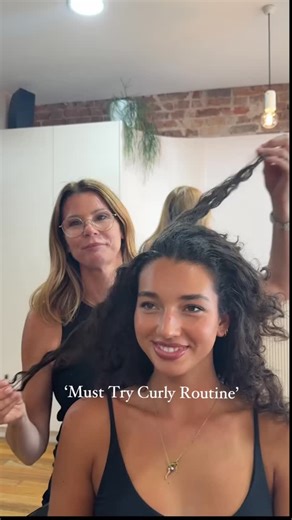 21 reactions · 7 comments | Dreamy routine leaving your curls defined and bouncy 懶 @moniquemcmahoncolour | Christophe Robin Paris | Facebook