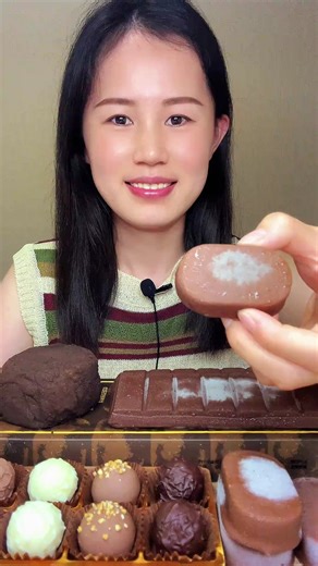 581K views · 19K reactions | Delicious Chocolate  Dessert Mint Chocolate Chip Ice Cream  Chocolate Ice Cream  Chocolate Hadou and Oreo Ice Skin Moon Cake Eating Challenge ASMR #asmr #eating #chocolatecake #chocolatedessert #chinesedessert #deliciousdesserts #deliciousfood #chocolateicecream #icecream #chocolate #oreochocolatecake #foodvlogs #mukbang | It's Unique Food ASMR | Facebook