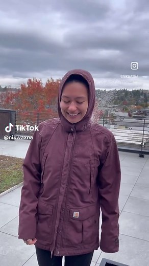 OH NAWRRR!! 😙😭🌧🤭 Make sure to clean your hardshell jackets with Nikwax Tech Wash and re-waterproof with TX.Direct so you don’t end up in a situation like this! 😔🧜‍♀️🧜‍♂️ #h2o #funny #meme #ohnaurcleor #waterproof #cleaning #waterproofing