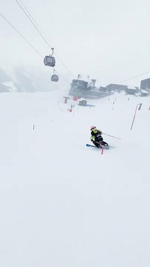 9 year old slalom training with short gates
