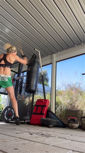 Cacoy Doce Pares Melbourne & Fleurieu Peninsula🇦🇺 on Instagram: "When you share your training sessions with your best friend 🐕 😆 10 x 30 seconds rounds today, an easy start to the day ☀️ Summer has finally landed 🌺 #thedojodoberman #martialartsdogs #martialarts #hiittraining #speedbagging #fma #filipinomartialarts #eskrima #arnis #cacoycañetedoceparesworldwide #filipinostickfighting #fleurieupeninsula"