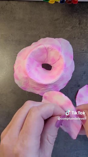 Activité Manuelle : Fabrique une Rose en Papier Toilette