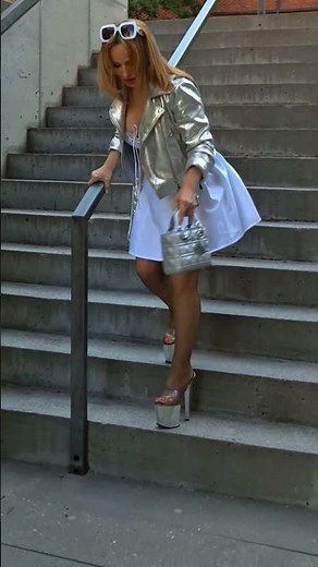 20 cm high heels 👠 can she walk in them? #fashionstyle #highheel #walk