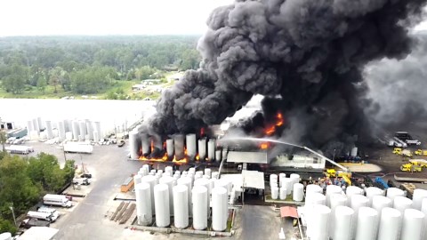 DRONE: Thick smoke rises following explosion at Louisiana lubricant manufacturer