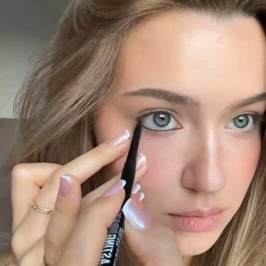 Tutorial de Delineado de Ojos con Eyeliner