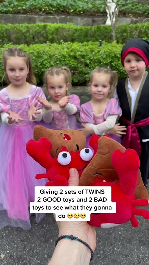 Oh no.. the older twins are so mad with their toys 🙈💔 #twins