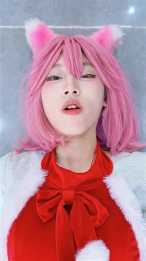 Cosplayer's Haunting Performance