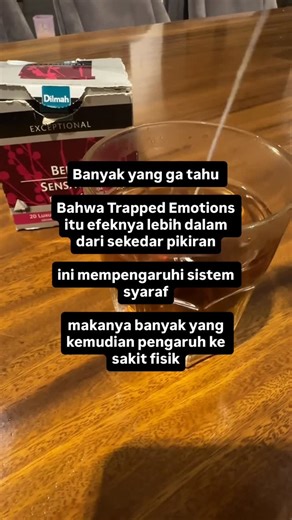 Belajar hidup sehat untuk keluarga was @contohmenudiet on Instagram: "Depresi pada ibu sering nggak kelihatan sebagai sedih. Kadang munculnya: capek banget, gampang marah, susah tidur, atau tubuh tegang tanpa sebab. Dan tiap jenis depresi butuh bantuan profesional yang beda. Itu sebabnya banyak ibu muter-muter tanpa jawaban. aku ada video yang bisa bantu kamu: ✨ memahami apa yang terjadi di sistem saraf ✨ mengenali jenis depresimu ✨ tahu harus ke profesional mana ✨ biar kamu nggak salah jalan la