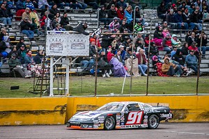 Multi-car highlights from the Midwest Tour Cabin Fever 100 at State Park Speedway. Many weather challenges through the weekend, but a great race was had. Congratulations to Ty Majeski on his first ARCA Midwest Tour win of the 2017 season. Looking forward to another great Midwest Tour race this weekend at Jefferson Speedway. Thank you to drivers for allowing placement of cameras and also to Racing Nuggets for use of some clips. Jonathan Eilen I Andrew Morrissey I Chris Weinkauf I Jason Weinkauf I