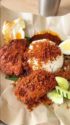 Nasi Lemak Shop salah satu nasi lemak terenak di Malaysia 😋