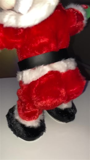 sorry santa don't want stop dancing 😂 #twerking #santadance #christmas2024 #funnyvideo #xmas #toys #cute #fpy #fpyTMngsanta #dancetok #christmasmusthave #christmas