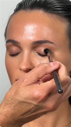 Matte where it matters. Lit where it counts. Get into @maryhollandnader’s easy, soft matte makeup routine for a hydrated summer glow. ⭐️ M·A·C Studio Fix Fluid SPF 15 Foundation in NC37 ⭐ Skinfinish Lightstruck Liquid Highlighter in Space Slippers ⭐️ M·A·CStack Mascara in Chestnut Stack ⭐️ M·A·C Dazzleshadow Eye Shadow Stick in Subliminal Spark ⭐️ M·A·C Pro Brow Definer ⭐️ M·A·C New Studio Fix Powder Plus Foundation in NC37 Get yours now and try this perfect matte-meets-glow hack. #MACSkinfinish