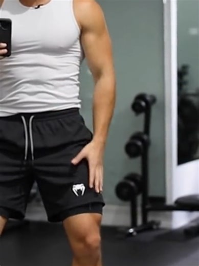 Shorts Masculino Monsters para Treinos de Academia e Corrida Explore o Novo Padrão em Moda Fitness Masculina! Apresentando nosso Shorts Fitness Masculino Premium, projetado para elevar sua experiência de treino a novos patamares. Somos os pioneiros da moda fitness no TikTok Shop, e este é o primeiro shorts que vai transformar seus treinos. Características Exclusivas: ️‍️ Forro Duplo para Máximo Conforto: segmento de suporte excepcional durante seus exercícios intensos. Suporte Inteligente para C