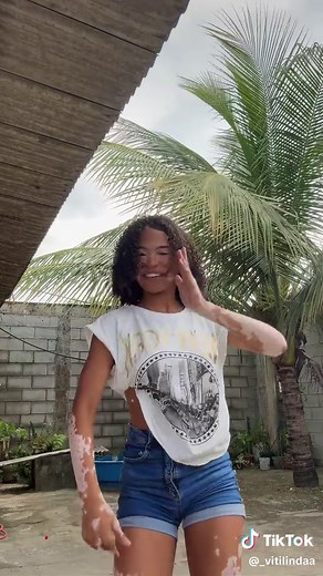 Modelo Julinha Erome: Trabalhar com Artistas