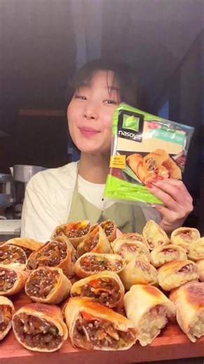 I'm making a delicious holiday platter with @nasoya‘s Plant based Egg Roll Wraps! here's how to make the Japchae and sweet potato rolls: Japchae egg roll (makes 3-4 servings, 45 minutes) 1/4 each of red, yellow, green bell peppper 1/4 onion, sliced 1/4 cup mushrooms 1/4 cup shredded carrots 2 cup cooked glass noodles 2.5 Tbsp soy sauce 2 Tbsp sugar Salt Ground Black pepper Nasoya Plant Based Egg Roll Wraps 1) Lightly salt and stir fry the veggies on high heat for 5 minutes 2) Boil the glass nood