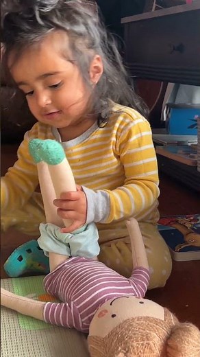 Baby knows how to change diapers | Baby funny video | Hilarious videos | Baby pretend play | Cute