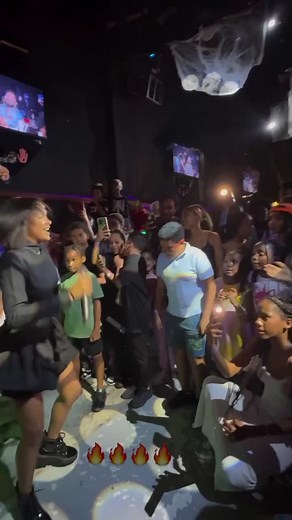 Dança na Sacada: Menina Que Dança Sozinha