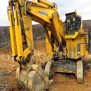 The excavator is a huge block of rock | Discover