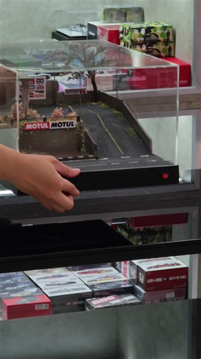 📌 Diorama “ Con Dốc JDM “ 40x30cm full led full mica. Sản phẩm được thiết kế dùng để trưng bày mô hình & trang trí góc làm việc 🔥🔥🔥 #jdmcars #diorama