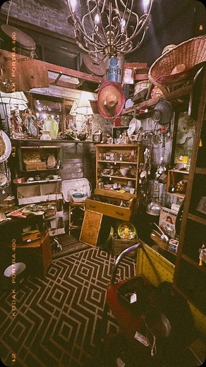 Happy Sunday morning, Bootleg gang! 🌞 Gather your friends and family and head over to Bootleg Antiques at 135 Bridge St., Columbia, PA. Our historic building, dating back to 1822, is filled with treasures just waiting for you to discover! Explore a fantastic selection of vintage and antique items, all curated with love to ensure you find something truly special. And don't forget to indulge in some delicious food while you're here! Join us for a day of great finds and even greater memories. We c