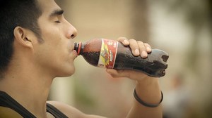 ¿Fulbito Freestyle? Presentamos AeroGol Power. ¡El primer fulbito sin dejar caer el balón! ¿Quieres practicar con una de estas pelotas? ¡Entérate cómo ganar una aquí! http://www.maltinpower.com.pe/ | Maltin Power