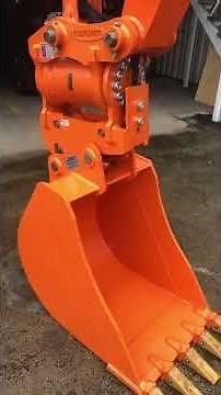 Gardner Autolock Tilting Quick Hitch fitted to Hitachi ZX85