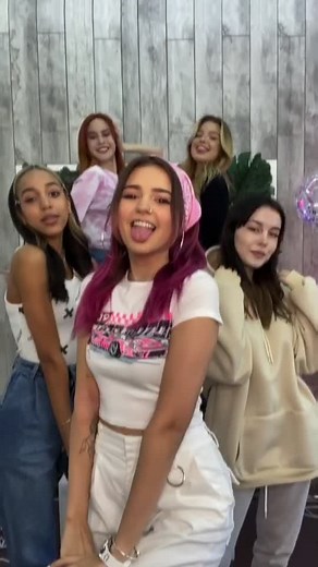 XO Team Boys and Members Kiss Girl on TikTok