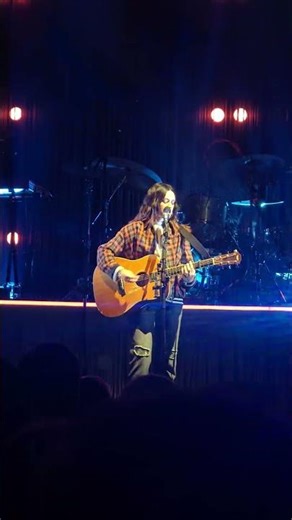 Amy Macdonald - 'Dream On' clip (Belfast, December 2025)