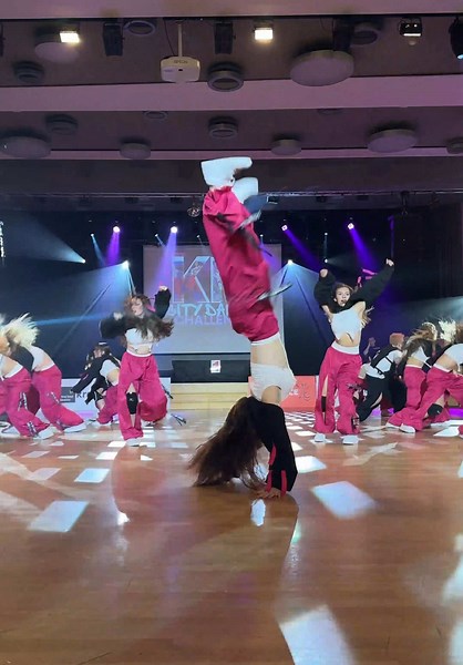 wop, wop, wop, wop, wop!!🫦🥇 #mdancecrew #kmcitydancechallenge #dance