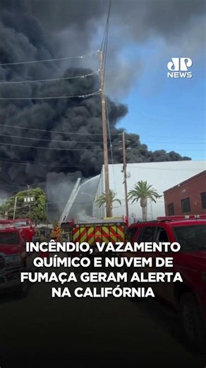 Incêndio, vazamento químico e nuvem de fumaça geram alerta na Califórnia #Shorts